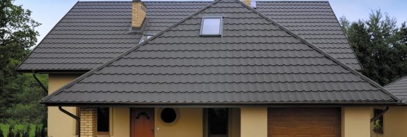 Дом с кровлей из профлиста