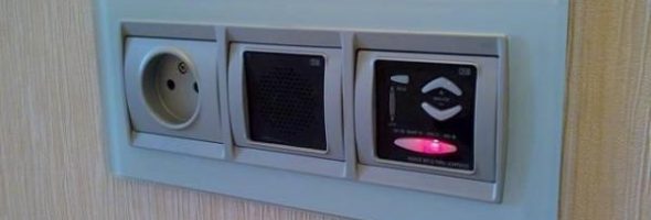 Установка розеток и выключателей